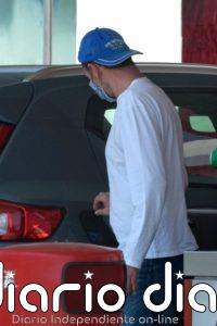 Alessandro Lequio se refugia en la gorra de su hijo Álex, su talismán