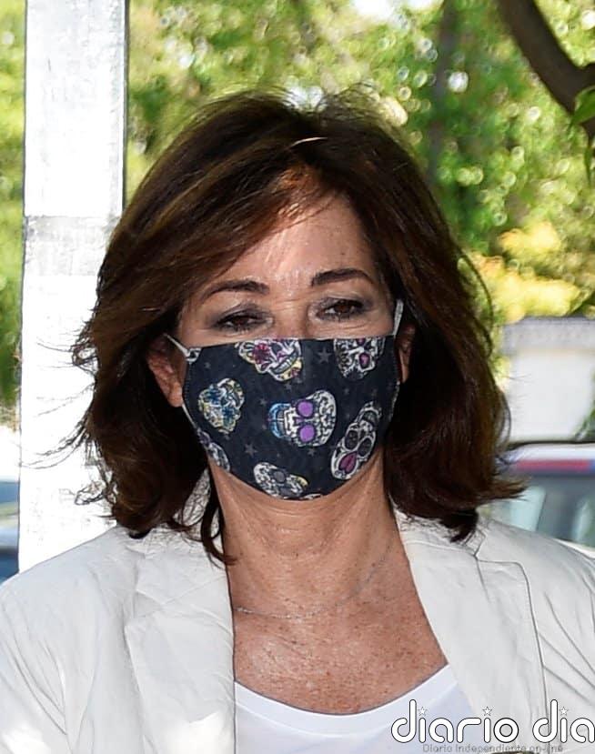 Ana Rosa Quintana afronta la Fase 1 con una mascarilla con mucho estilo