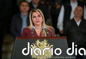 Áñez promete "corregir con firmeza lo que se haya hecho mal" tras el escándalo por las compras médicas