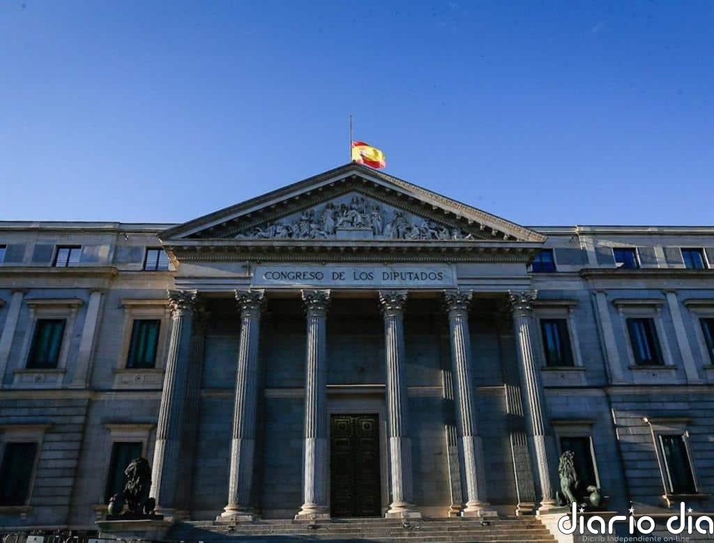 Banderas a media asta en el Congreso en el primer día de luto oficial por las víctimas del coronavirus