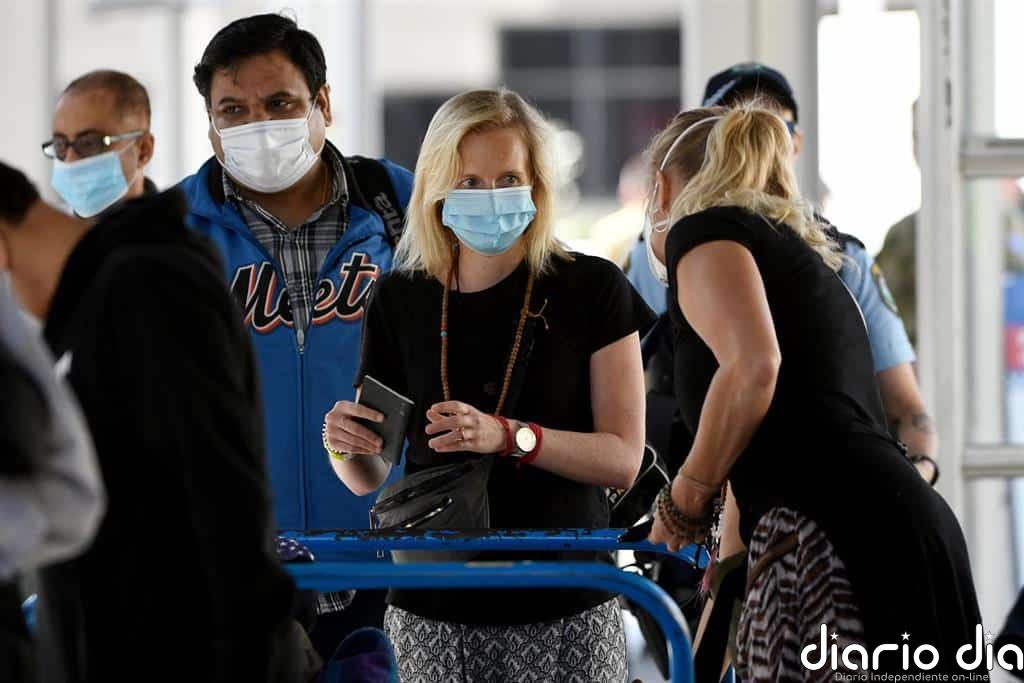 Caos y cancelaciones de última hora durante la primera jornada de reanudación del tráfico aéreo en India