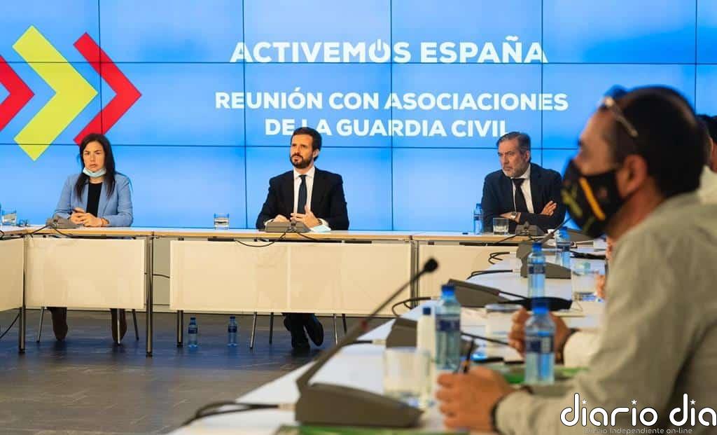 Casado denuncia ante asociaciones de la Guardia Civil las "injerencias" del Gobierno: "Es una caza de brujas"