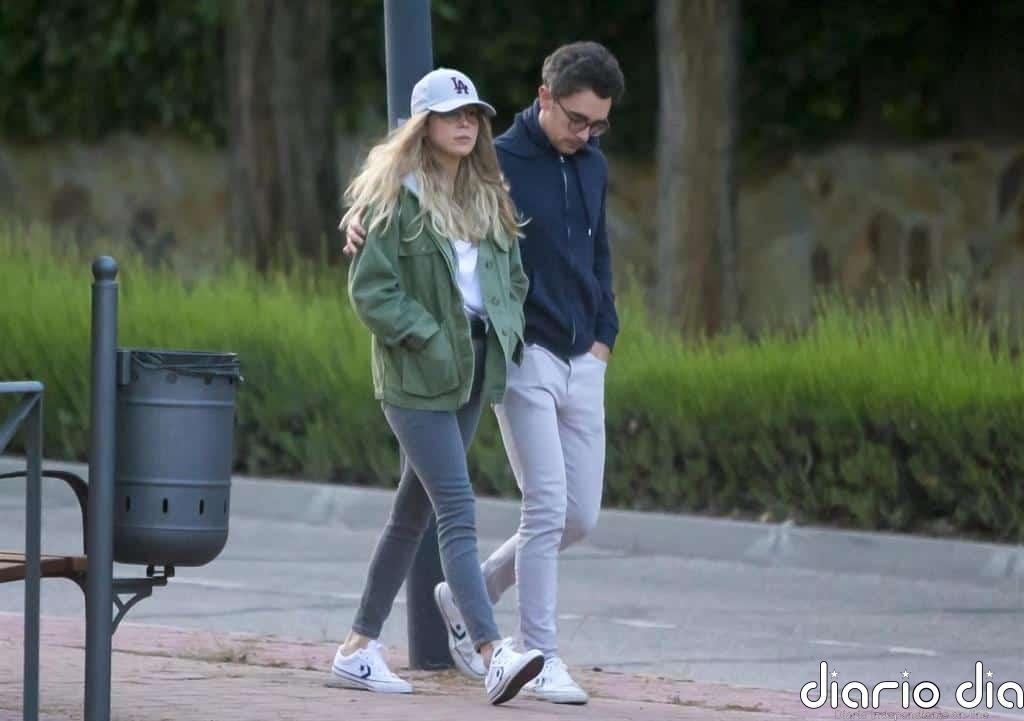 Celia Vega-Penichet se refugia en su novio tras la dura pérdida de su primo Álex Lequio