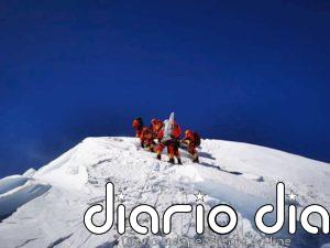 China instala una antena en el Everest para medir su altitud exacta