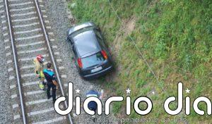 coche-accidente-via-ferrea-redondela