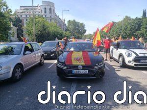 Comienza la manifestación de Vox en Madrid con centenares de manitestantes en sus vehículos pidiendo "libertad"