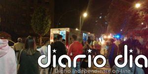 Decenas de vecinos desalojados por el incendio de un piso en Gijón