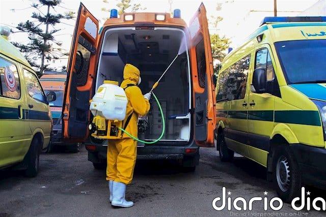 Egipto registra un nuevo máximo diario de casos de coronavirus y supera el umbral de los 22.000 contagios Trabajos de desinfección en Alejandría (Egipto) durante la pandemia de coronavirus