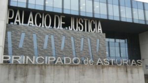 A juicio por coaccionar a una compañera de trabajo durante meses para que mantuviera una relación con él