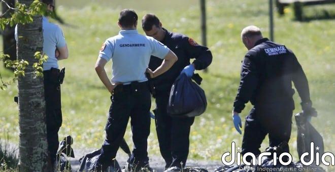 Acusan a dos policías franceses de quedarse con armas entregadas por ETA