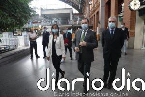 Adif dice que no exige el pago de alquiler a las tiendas de las estaciones pese a emitir facturas