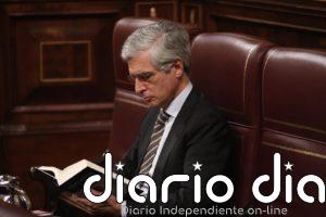 Adolfo Suárez Illana rompe la disciplina del PP y vota en contra de quitar las medallas a 'Billy el Niño'