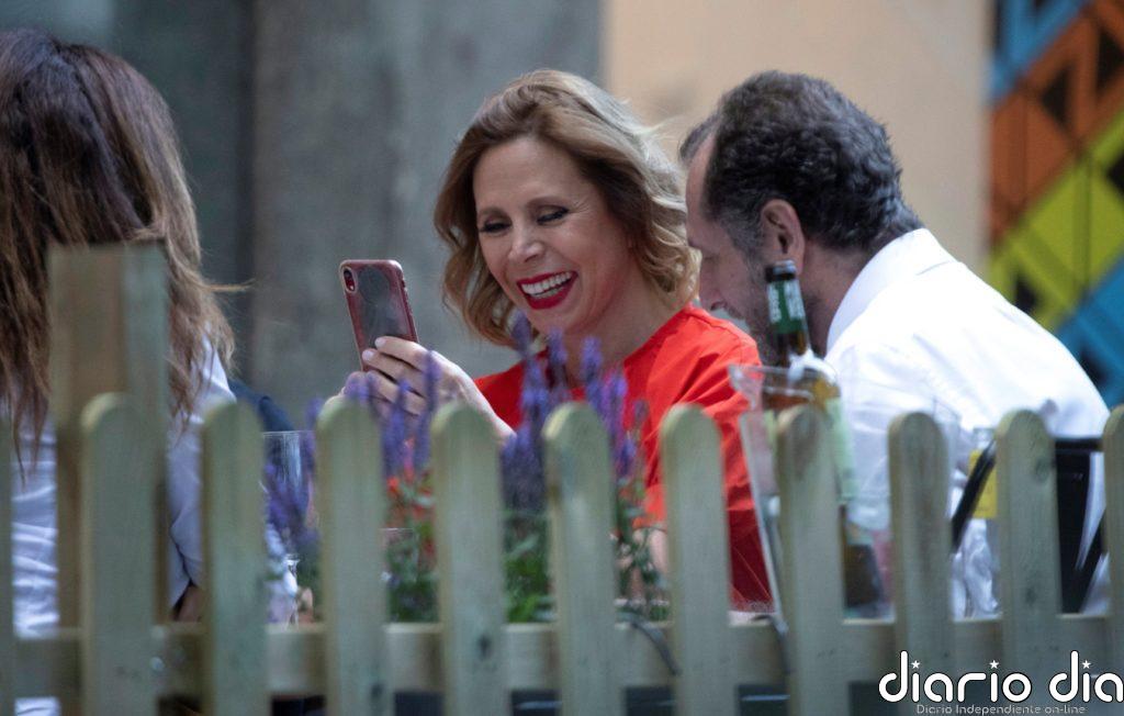 Ágatha Ruiz de la Prada y Luis Gasset presumen de su amor a plena luz del día