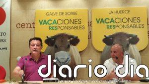 Alcaldes de Sierra Norte de Guadalajara lanzan una campaña con la vaca 'Bienvenida' para pedir vacaciones responsables