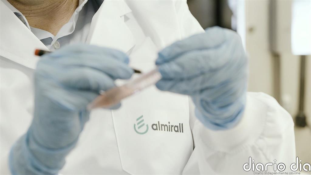 Almirall debuta en el Ibex 35 con un repunte superior al 1% frente al cierre en 'rojo' del índice