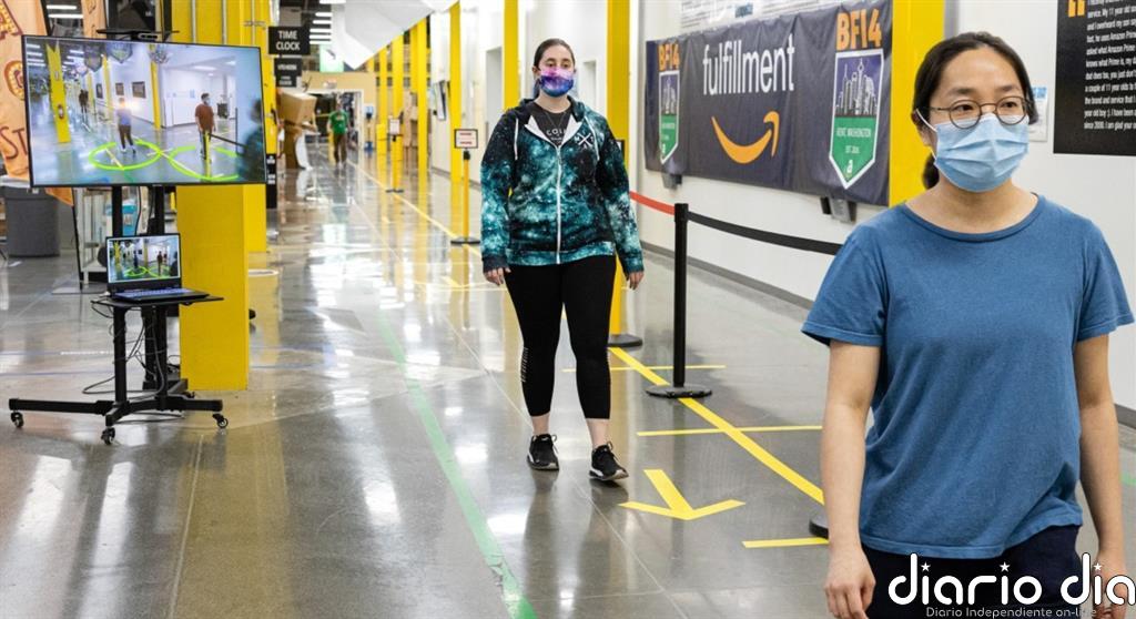 Amazon crea un 'asistente de distancia' que detecta si sus trabajadores no guardan la distancia de seguridad