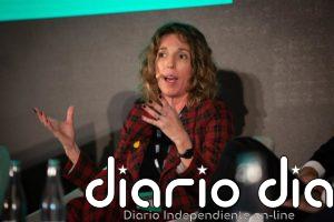 Àngels Chacón prevé que el turismo baje en Catalunya más del 41% este verano