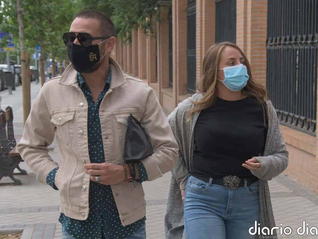 Antonio David, loco de contento por tener de nuevo a su hija, Rocío Flores, en España