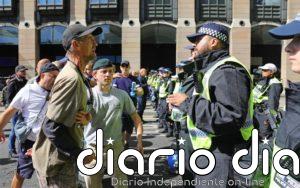 Arrestado un manifestante por orinar al lado del memorial del agente fallecido en el ataque de Westminster