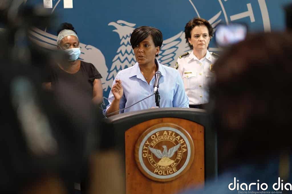 Atlanta despide a dos policías por "uso excesivo de la fuerza" en la detención de dos jóvenes en las protestas