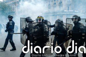 Autorizan a la Policía francesa a utilizar estrangulamientos hasta que se encuentre un método alternativo