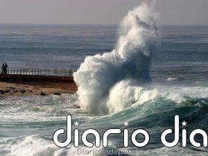 Aviso amarillo en Málaga, Granada y Almería por fuerte oleaje este martes por la tarde