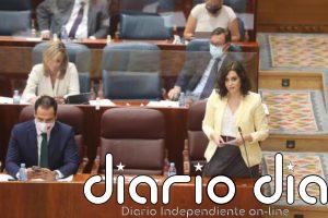 Ayuso se defiende de críticas de Podemos: "Ustedes nacen del ALBA, de la moqueta de la Complutense y de casas okupas"