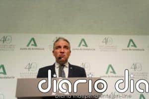 Bendodo recalca que Cassá no forma parte del Gobierno de la Diputación de Málaga y llama a la estabilidad