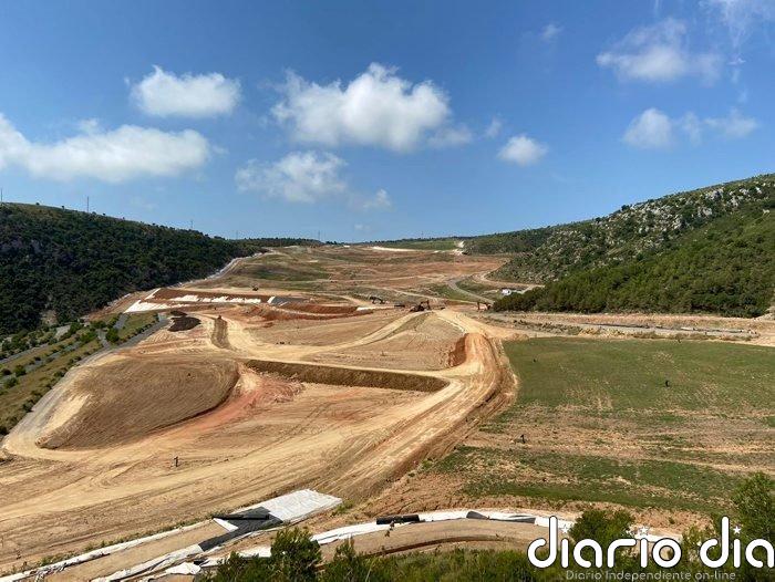 Calvet visita las últimas obras de cierre del depósito del Garraf y la restauración paisajística