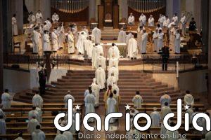 Cardenales ponen su "birrete" a disposición de las mujeres y apuestan por darles "más responsabilidad" en la Iglesia