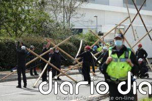 Activistas de Extinction Rebellion bloquean las imprentas del grupo de Murdoch