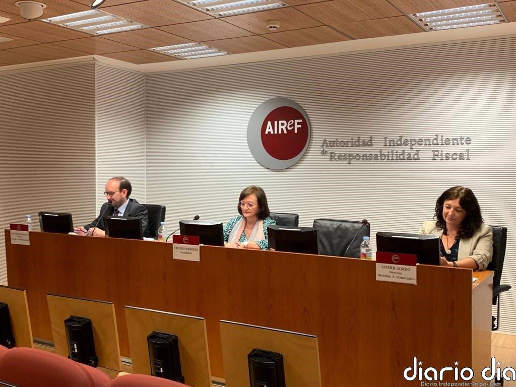 AIReF dice que aumentar la edad efectiva de jubilación a 66 años supondría un ahorro de 1,4 puntos del PIB