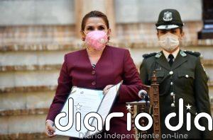 Áñez celebra la anulación de la candidatura de Morales "con la ley en la mano"