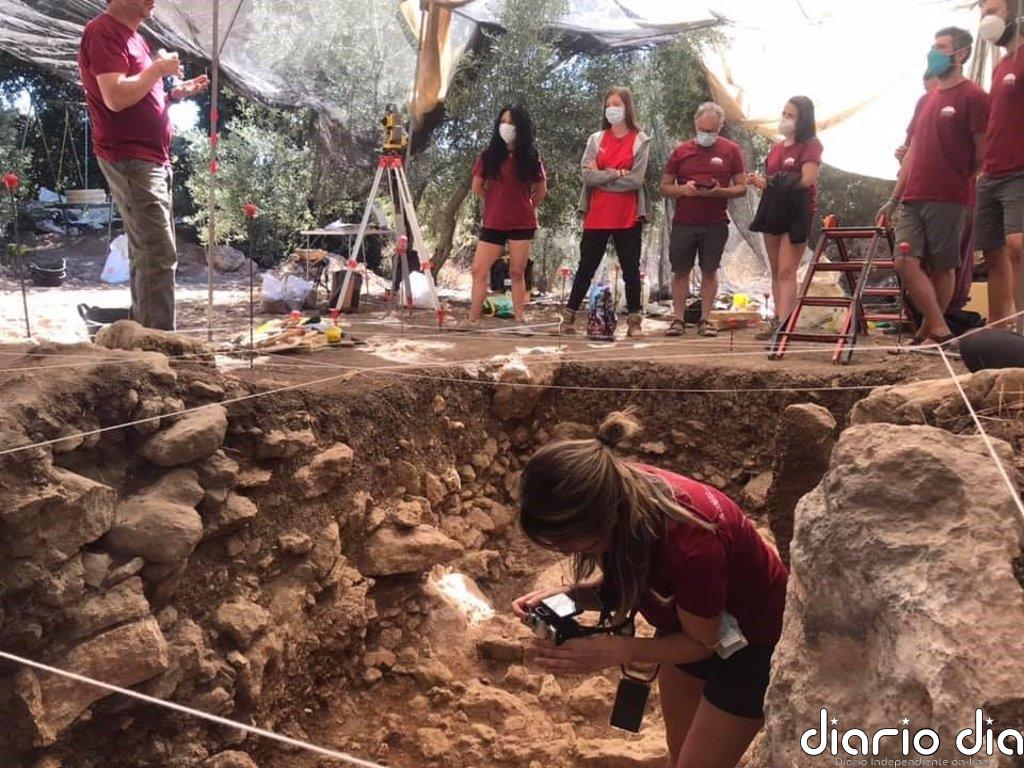 Arqueólogos de Granada buscan nuevas pistas sobre la desaparición de los neandertales en los Tajos de Marchales