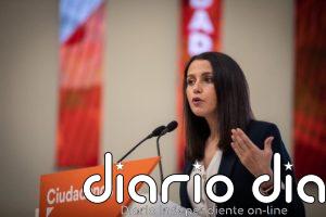 Arrimadas afirma que Podemos quiere atraer a ERC y Bildu a los Presupuestos para evitar que Cs pare sus "locuras"