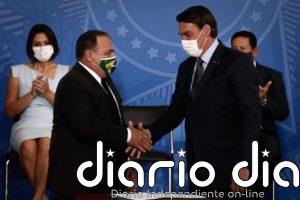 Bolsonaro dice en la investidura de su tercer ministro de Salud que las escuelas no debieron cerrarse