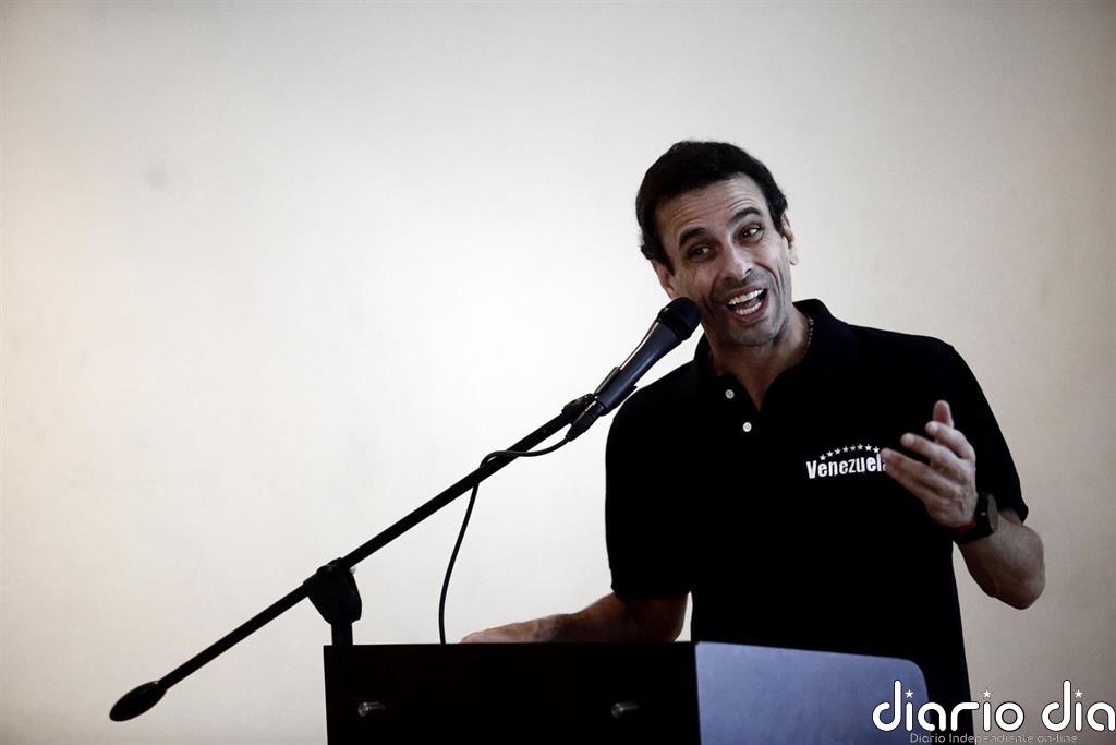 Capriles apuesta por la vía del diálogo en Venezuela y se aleja de Guaidó
