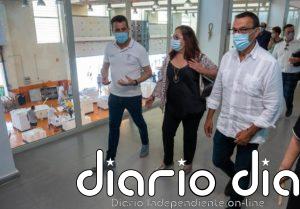 Caraballo refuerza en Punta Umbría el "compromiso" de la Diputación de Huelva con el sector pesquero