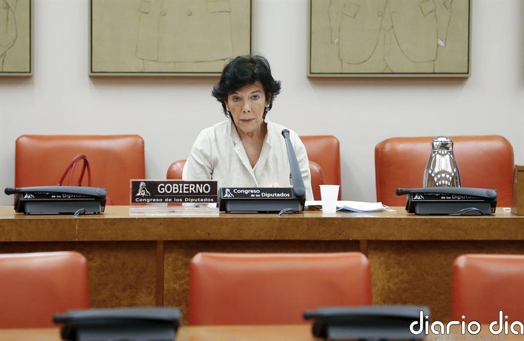 Celaá destaca papel de la digitalización en una vuelta "segura" a las aulas: "La presencialidad es insustituible"