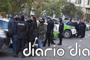 Cientos de policías protestan en Argentina para reclamar aumentos salariales y mejoras laborales