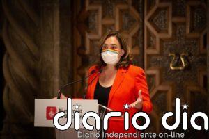 Colau mantendrá a disposición los centros para ampliar el espacio en las escuelas durante el curso