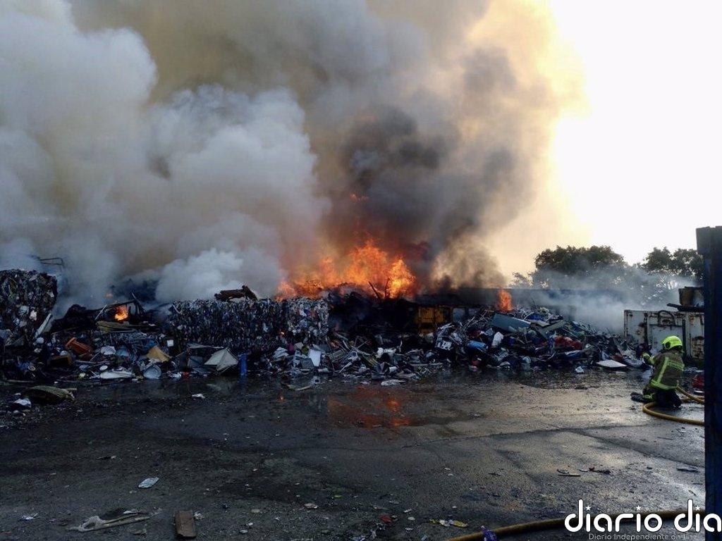 Controlado el incendio declarado en las instalaciones del Ecoparque