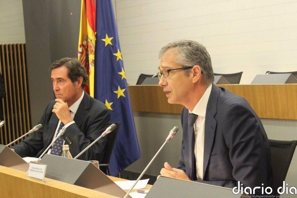 De Cos ve "crucial" mantener el estímulo fiscal ante una recuperación "incompleta, frágil e incierta"