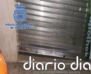 Detenida una pareja cuando robaba en una farmacia de Almería