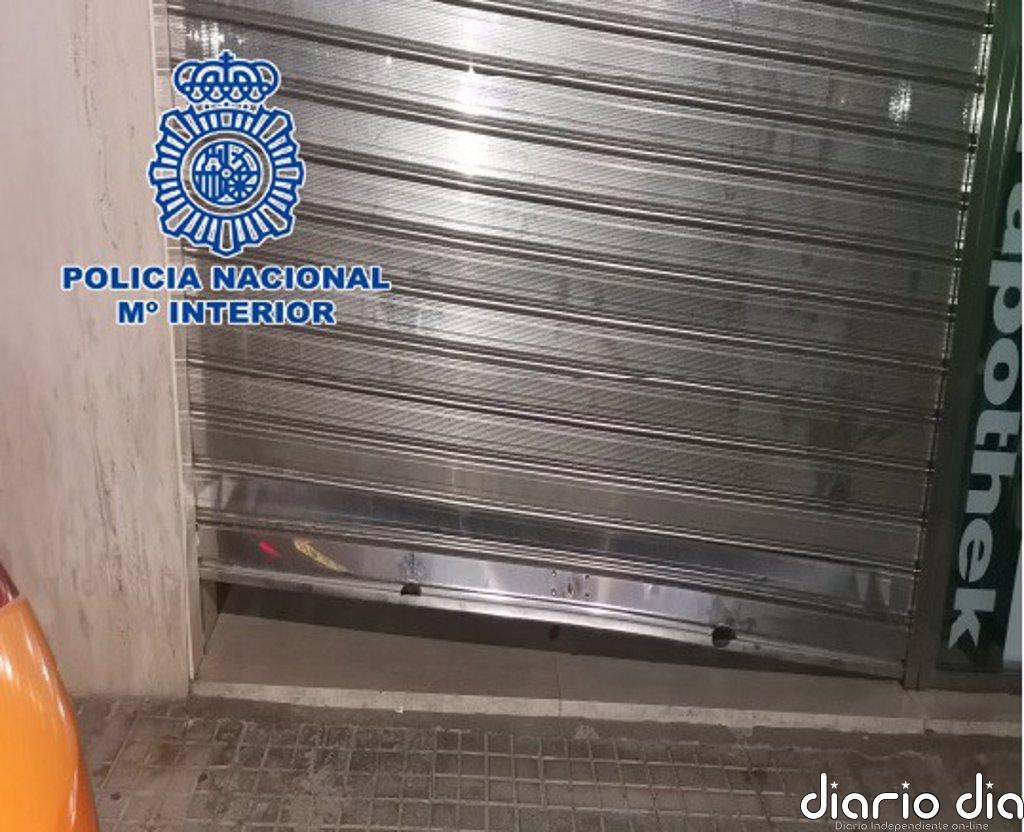 Detenida una pareja cuando robaba en una farmacia de Almería