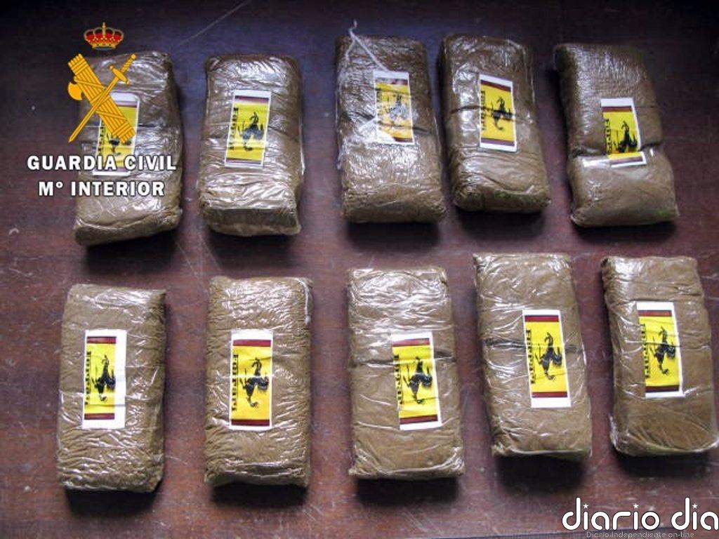 Detenido con un kilo de hachís un vecino de Mérida que viajaba en un servicio de transporte con conductor