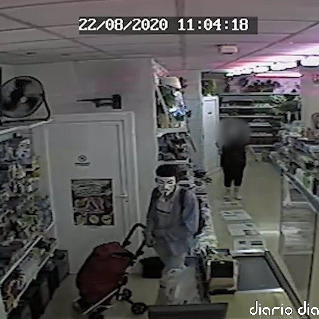 Detenido por atracar con máscara y pistola falsa una tienda de Martorell (Barcelona)