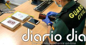 Detenidos dos vecinos de Vilagarcía que transportaban más de 2 kilos de cocaína en un coche