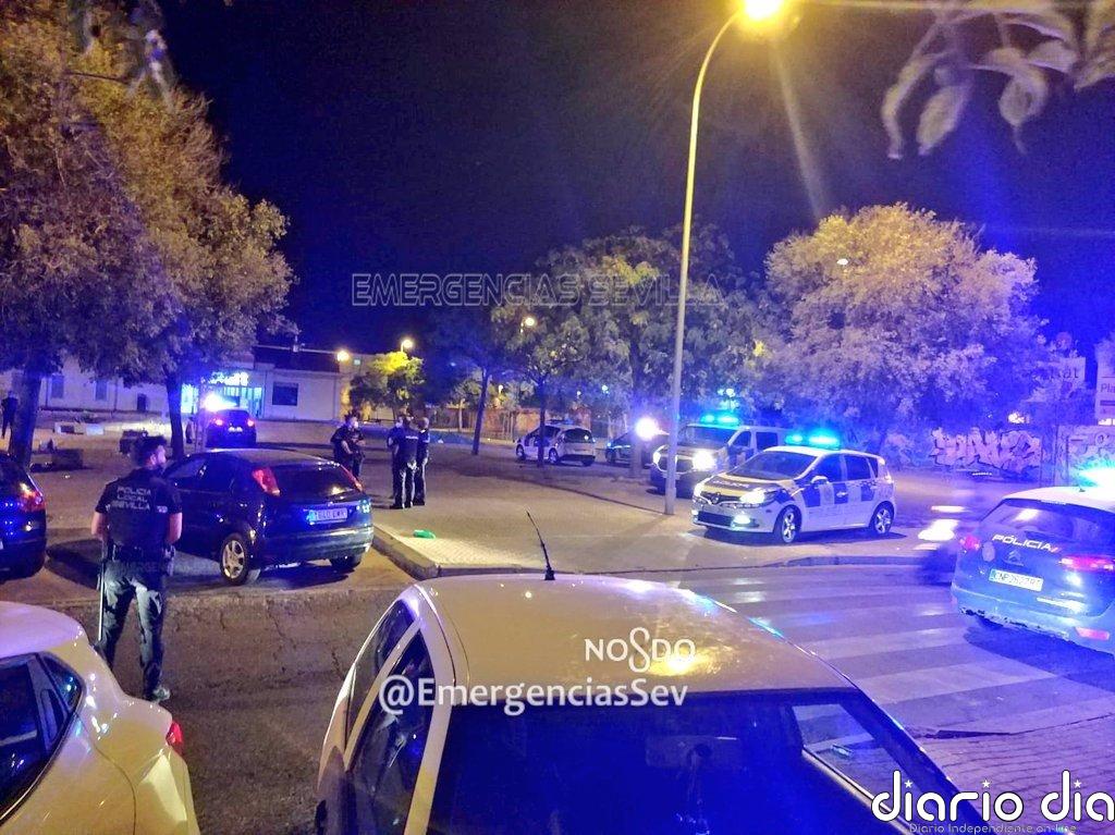 Disuelta una botellona con 300 personas junto al Mercado de las Candelarias de Sevilla