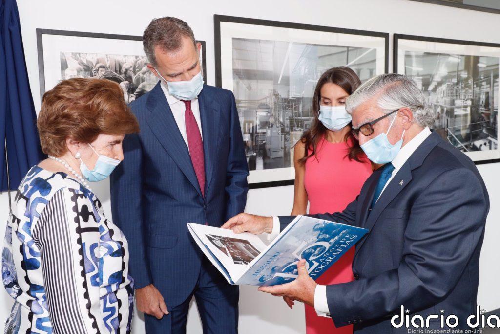 Don Felipe VI y Doña Letizia reciben el Premio Extraordinario Heraldo 125 aniversario